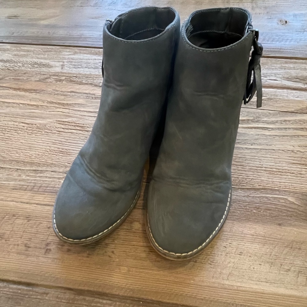 Girls dark gray Tucker & Tate boots in size 3